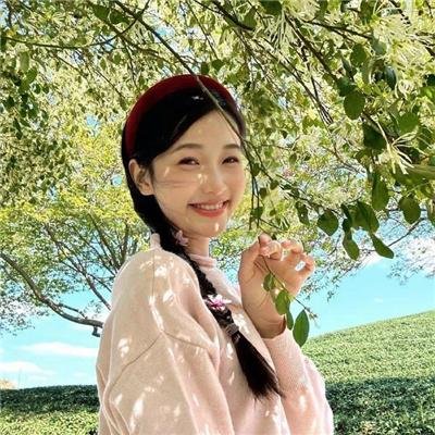 小妞死翘翘海报